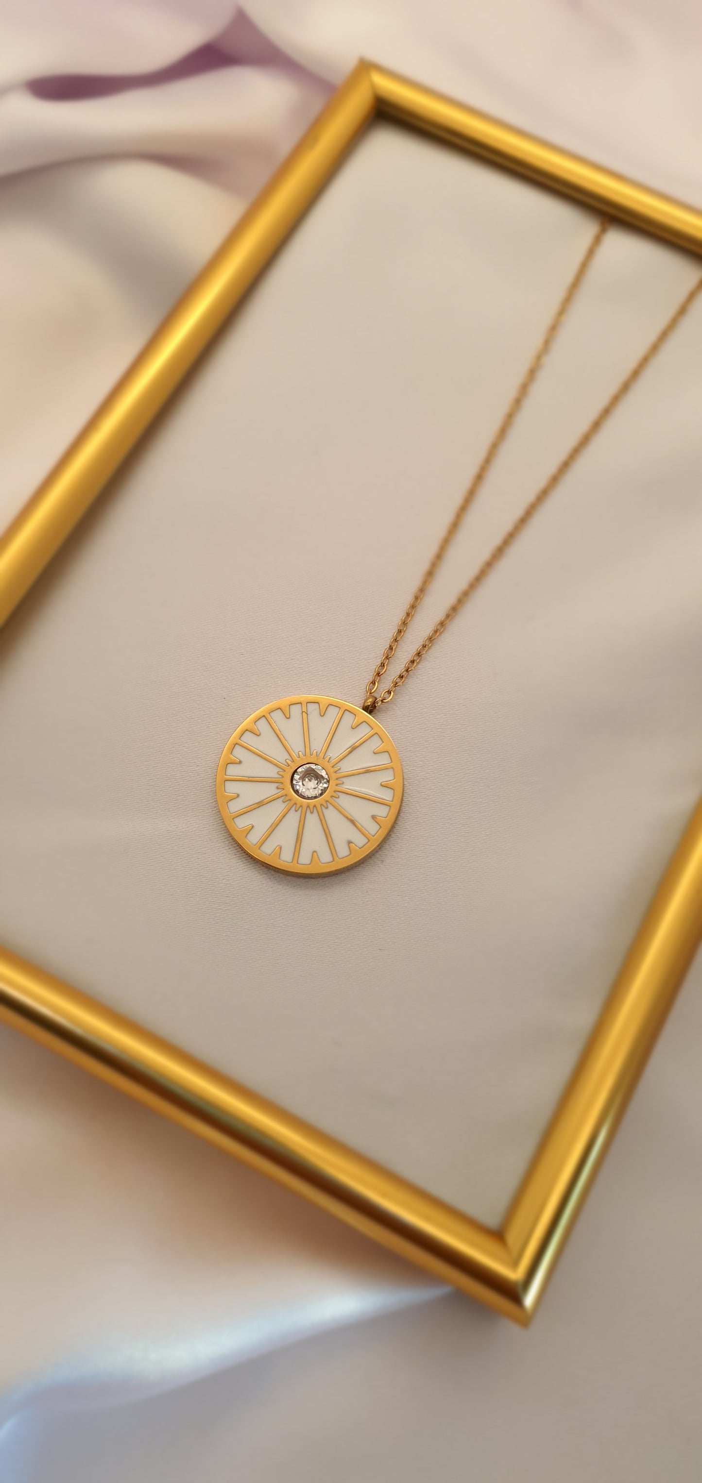 "LUXURY COMPASS" PENDANT NECKLACE