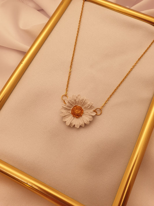 COLAR "GERBERA BRANCA E DOURADA" | FIO DOURADO / FIO PRATEADO